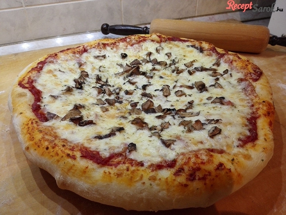 receptsarok.com - A legjobb receptek egy helyen Sonkás-gombás pizza ...